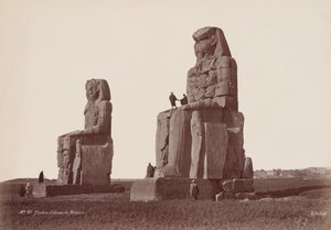 Tebas, Colossos de Memnon (Tebas, Colossos de Memnon),década de 1870 (foto)