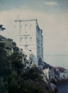 Elegante edifício fortificado no Golfo do Mónaco de Henri Chouanard
