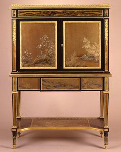Secretária montada em ormolu no estilo Luís XVI de Henri Dasson