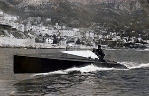 O barco a motor "Meeting de Monaco