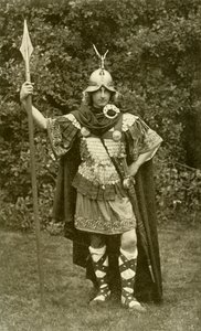 Representa o traje do rei Arthur do chefe britânico, século VI dC, 1924 de Herbert Norris