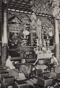 Japão na década de 1920: Omori, Templo Ikegami (Budista) (foto a p/b) de Herbert Ponting