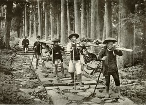 Senhoras japonesas que vão aos santuários, Nikko, 1910. de Herbert Ponting