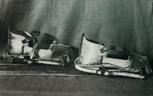 Sapatos de esqui para uso com Finnesko, c19101913, 1913 de Herbert Ponting