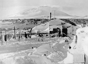 A cabana depois do inverno, c1911, 1913 de Herbert Ponting