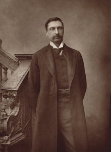 Retrato do escritor Sir Henry Rider Haggard 1856-1925. de Herbert Rose Barraud