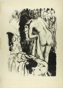 Mulher nua, de pé, a secar-se