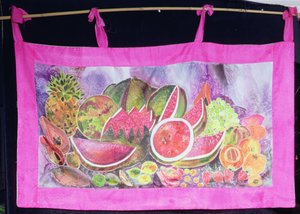 Mexican Fruits, 2003 (tinturas em seda) de Hilary Simon