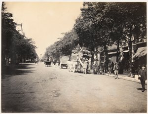 Omnibus numa avenida em Paris, c.1890 (foto a p/b) de Hippolyte Blancard