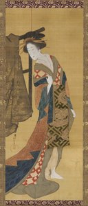 Uma cortesã em pé perto de um cabideiro, período Edo, início do século XIX. de Hishikawa Sori