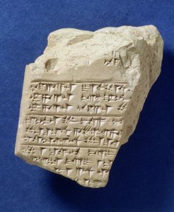 Fragmento de texto cuneiforme de Boghazkoy, hitita, século c.14 aC (argila) de Hittite