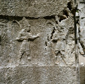 Baixo relevo com dois caracteres. Por volta de 1250-1220 BC. de Hittite