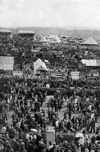 Multidões no dia do derby, Epsom Downs, Surrey, c1922