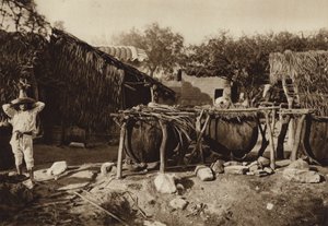 México: Mezcal, Destilleria de aguardiente (fotografia a preto e branco) de Hugo Brehme