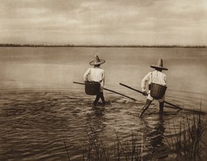 México: Pescadores no lago Chapala (fotografia a preto e branco) de Hugo Brehme
