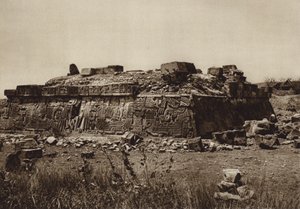 México: Pirâmide de Xochicalco, antes do restauro (fotografia a preto e branco) de Hugo Brehme