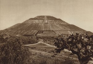 México: San Juan Teotihuacan, fachada ocidental (fotografia a preto e branco) de Hugo Brehme