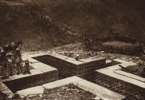 México: subterrâneo em forma de cruz, Guiaroo (fotografia a preto e branco) de Hugo Brehme
