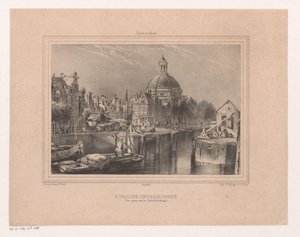 Gezicht op de Stromarkt, het Singel en de Lutherse kerk A Igreja Luterana. Vista tirada no Canal (conhecido como Singel) (título no objeto) Lembrança de Amsterdã Oito vistas desenhadas e litografadas da natureza por H. van Hove Bz. (título da série)