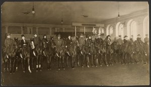 Concurso de equitação no Milchailovsky Manege (Escola de Equitação) de S. Petersburgo: a ronda das senhoras. de Iakob Vladimirovich Shteinberg