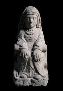 Senhora sentada. Escultura em calcário, séc. IV-2nd a.C.