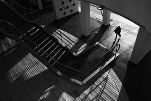 Luz e Sombra Urbanas de Igor Bakotic