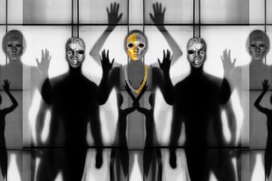 Figuras enmascaradas surrealistas de Igor Shrayer