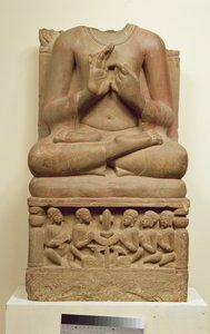 Escultura de Buda na atitude de pregar um sermão, Sarnath, Uttar Pradesh, século 5 (arenito)