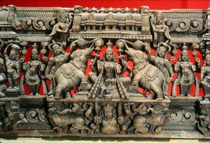 Gata Lakshmi, Deusa da Boa Fortuna e Abundância (madeira)