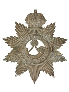 Distintivo de capacete, rifles voluntários de Bombaim, 1877-1901 de Indian School