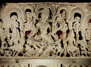 Lintel com trindade hindu, de Waranal, Andhra Pradesh, dinastia Kakatiya