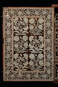 Gabinete Mughal, Gujarat ou Sindh, Índia Ocidental (madeira incrustada em marfim) de Indian School