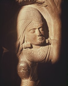 A cabeça de um yakshini, do portão de uma stupa budista em Bharhut, Madhya Pradesh, Período Mauryan, Dinastia Sunga (180-72 aC)