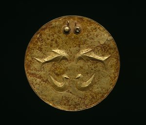 Ceremonial Pectoral Disk (Karse), povos Molucas, início do século XIX (ouro) de Indonesian School