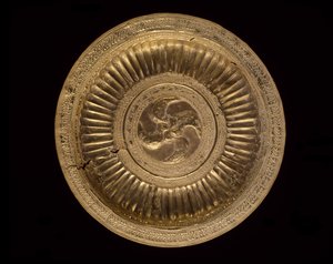 Prato Peitoral, povos das Molucas do século 19 (possivelmente anterior) (ouro) de Indonesian School