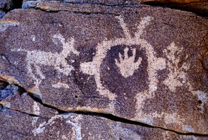 Esculturas de petróglifos (arte rupestre) Anasazi no Novo México.