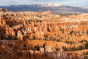 Hoodoos - espirais criadas pela erosão - no Parque Nacional de Bryce Canyon, no Utah, 2019 (foto)