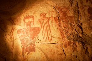 Imagem de arte rupestre à volta do Thompson Canyon. Os painéis são do estilo Barrier Canyon, 2005 (foto) de Ira Block