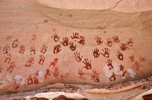Arte rupestre dos Anasazi e de outros povos primitivos das Quatro Colinas. de Ira Block