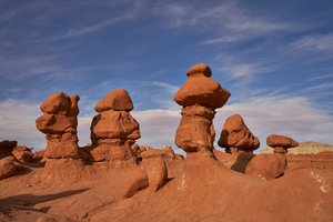Formações rochosas no Parque Estadual de Goblin Valley, em Utah, 2020 (foto) de Ira Block