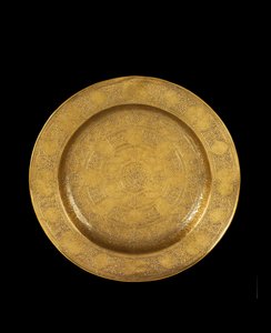 Prato de latão gravado com incrustações de prata e posterior dourado, 1575-99 de Iranian School