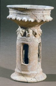 Estande de queima de incenso encontrado nas colinas perto de Hebron, Israel, século c.9 - 8 aC