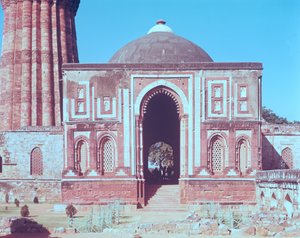 Alai Darwaza, construído por Ala-ud-Din Khalji, 1311 de Islamic School