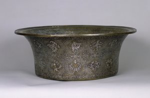 Bacia com o nome de Sultan Al-Malik Al-Adil (1143-1218) Período de Ayyubid, 1238-40 (prata e cobre)