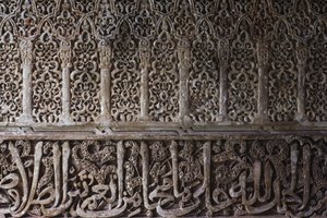 Detalhe do motivo de decoração interior na Torre de los Infantes (pedra) de Islamic School