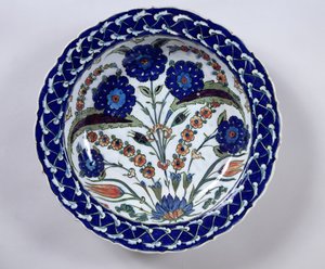 Prato com uma decoração floral, Iznik (cerâmica) de Islamic School