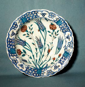 Arte Islâmica: decoração de placas de cerâmica de Iznik (actual Nicee) na Turquia. Século XVI. Sevres, Museu Nacional de Cerâmica de Islamic School