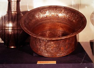Taça Mameluke, conhecida como Batistério de São Luís, do Egito (cobre) de Islamic School