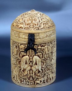 Pyxide (caixa) de Al-Mughira (Al Mughira ou Moughira) em marfim de Córdoba e destinado ao Emir, 968. Paris, Museu do Louvre de Islamic School