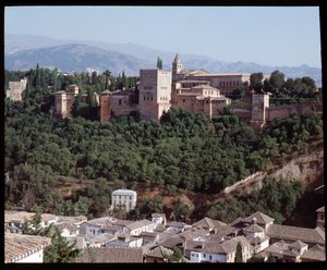 Vista da fortaleza e do palácio de Alhambra de Islamic School